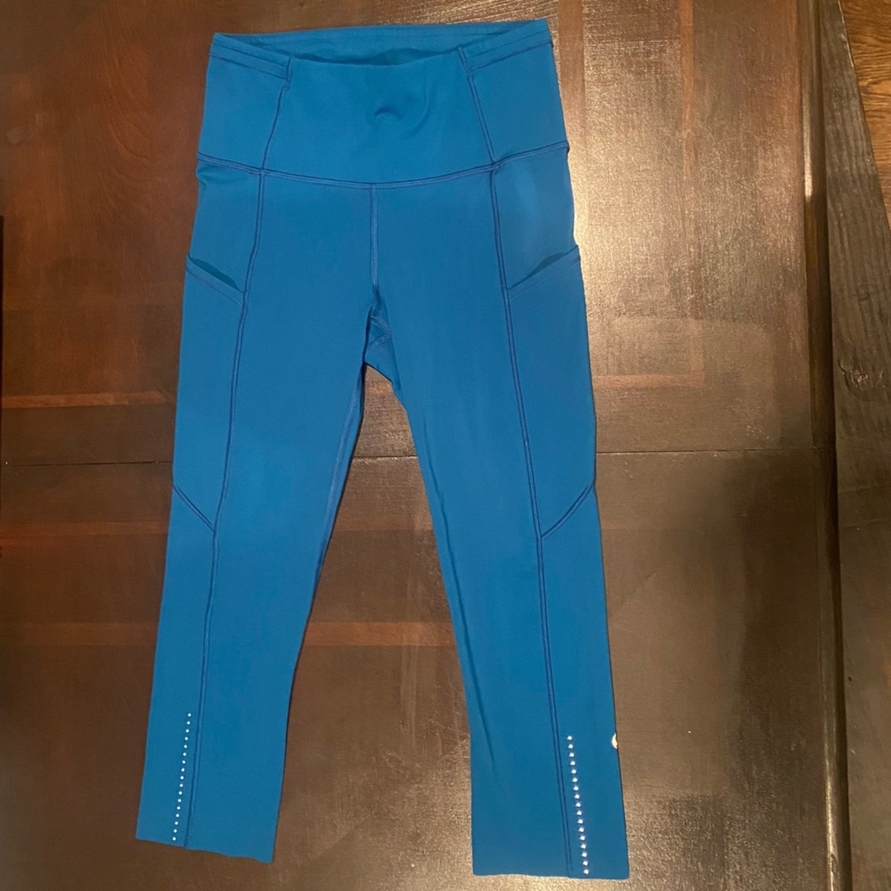 Lululemon cropped 17 inches women’s legging,Size 4, teal